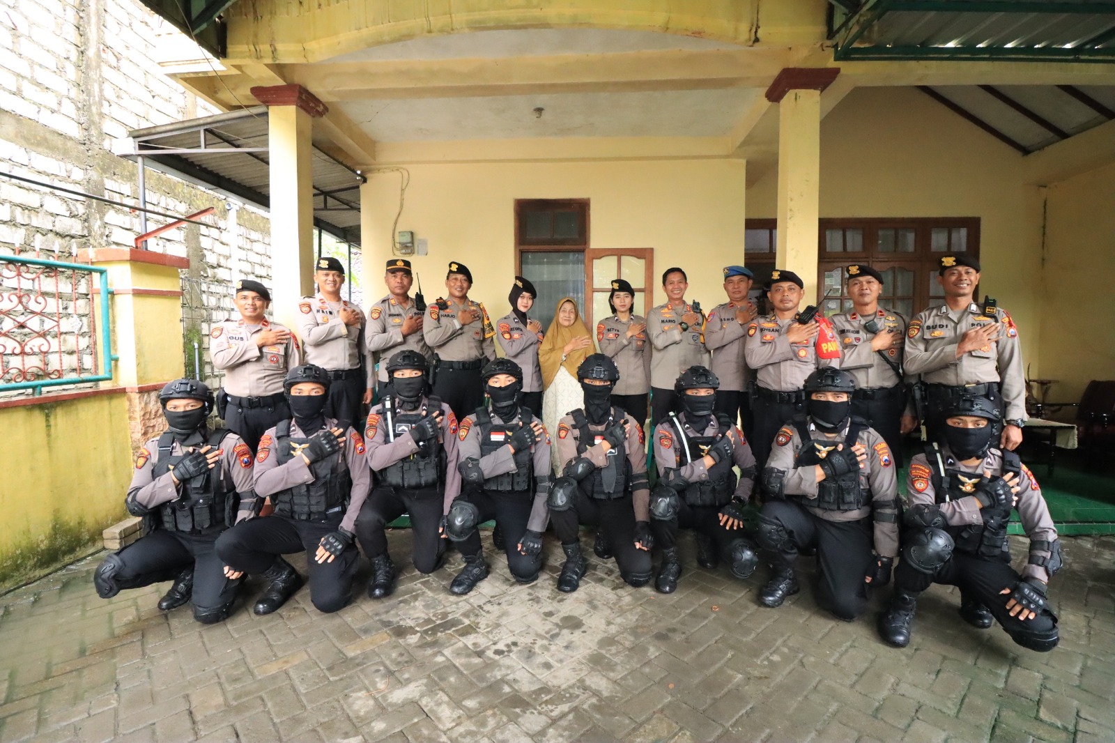 Peringati Dirgahayu Korps Sabhara Ke – 72, Kapolres Bojonegoro Anjangsana ke kediaman Alm Peltu (Purn) Kislan Abdul Rozak