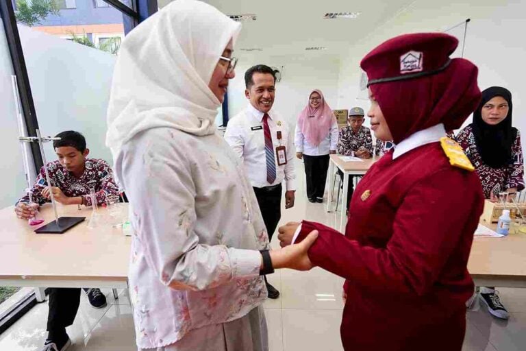 Pernah putus sekolah, kini siswa Sekolah Rakyat Banyuwangi lulus dan siap menyongsong masa depan.