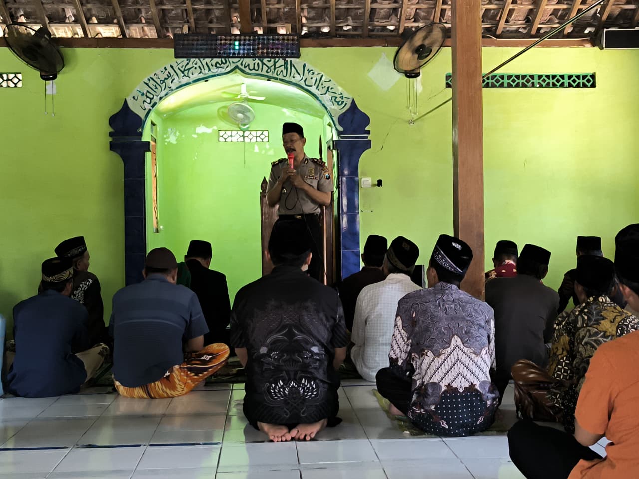 Dukung Program 100 Hari Kapolri, Polsek Margomulyo Gelar Jumat Keliling